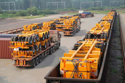 中集通華百臺(tái)數(shù)模化集裝箱運(yùn)輸車批量交付，引領(lǐng)智慧物流新篇章